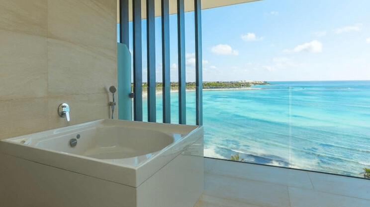  Junior Suite Swim Up Club Premium